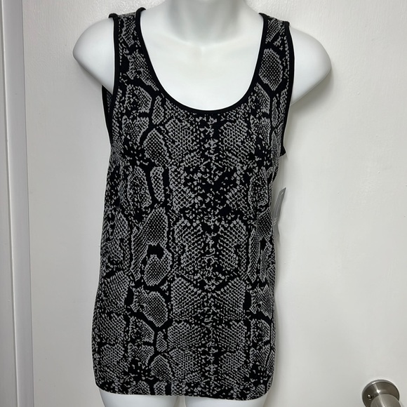 INC Form Fitting, seamless Tank Top. Deep Black design size S-M - Picture 1 of 7